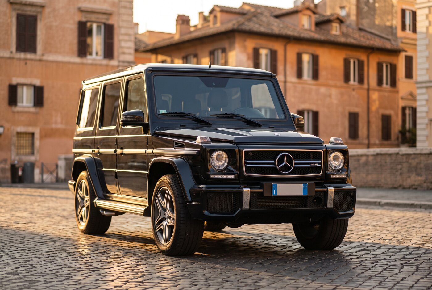 Mercedes-Benz G63 AMG nera su strada romana